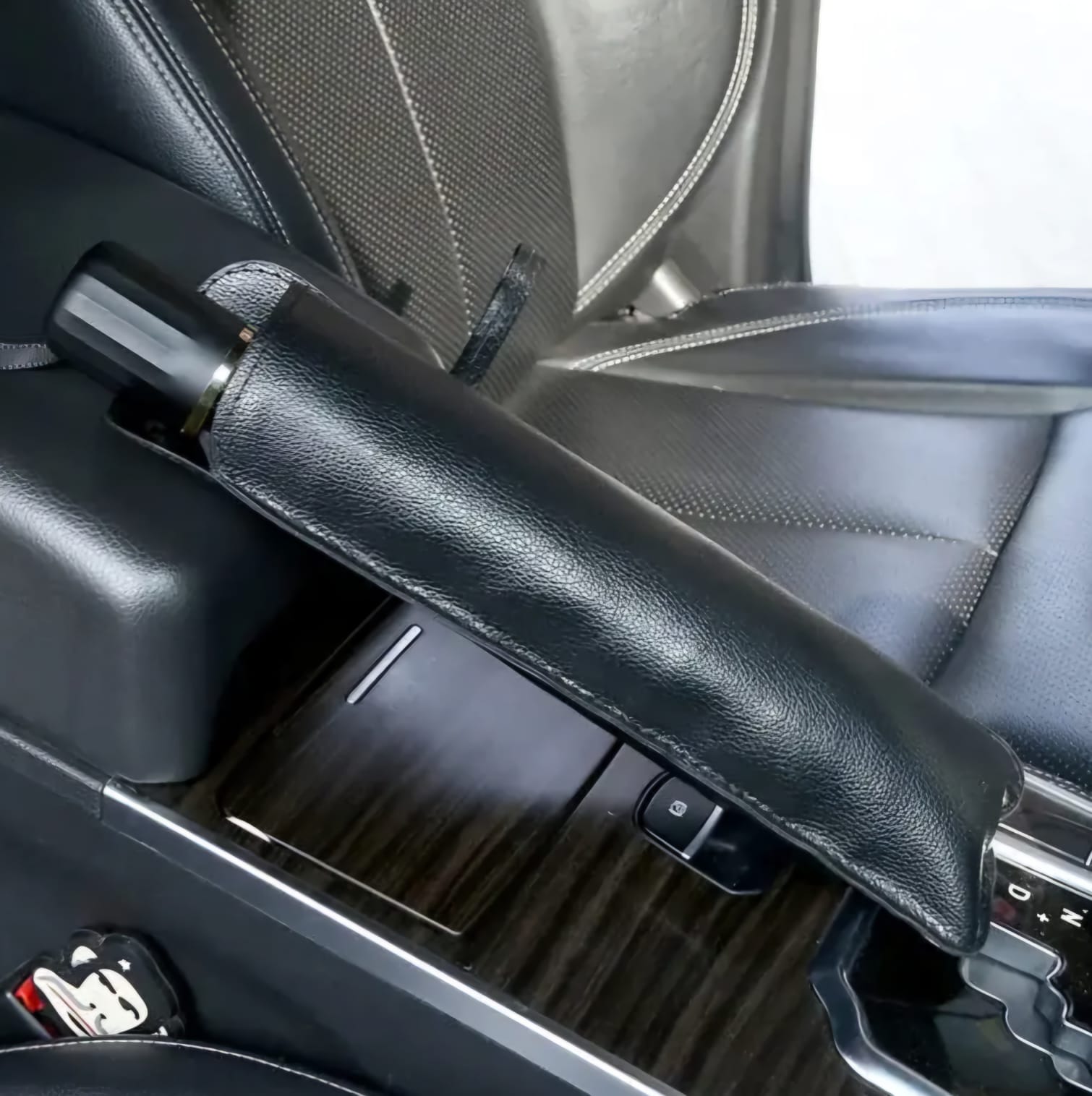 مظلة الزجاج الامامي بحجم 140*79 cm