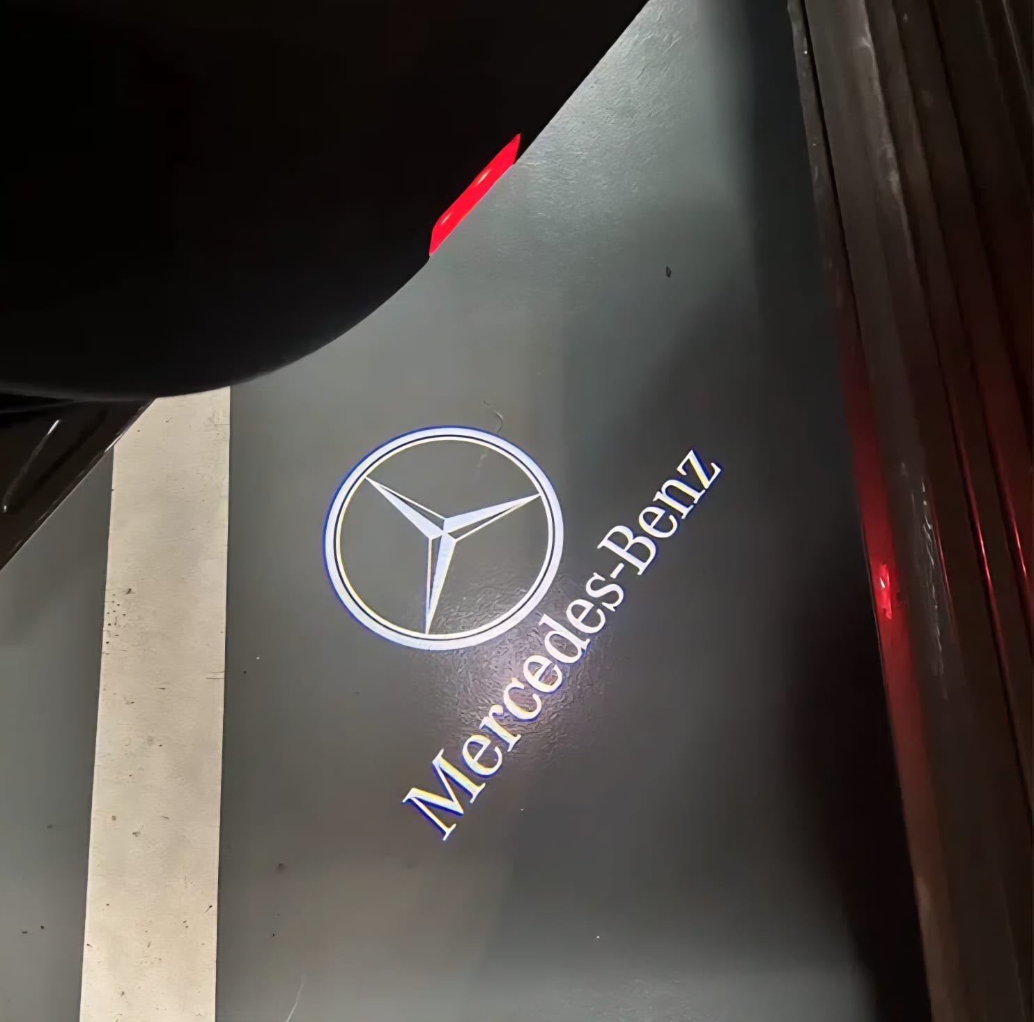 بروجكتر مرسيدس W205 بشعار MERCEDES (بدقة HD)