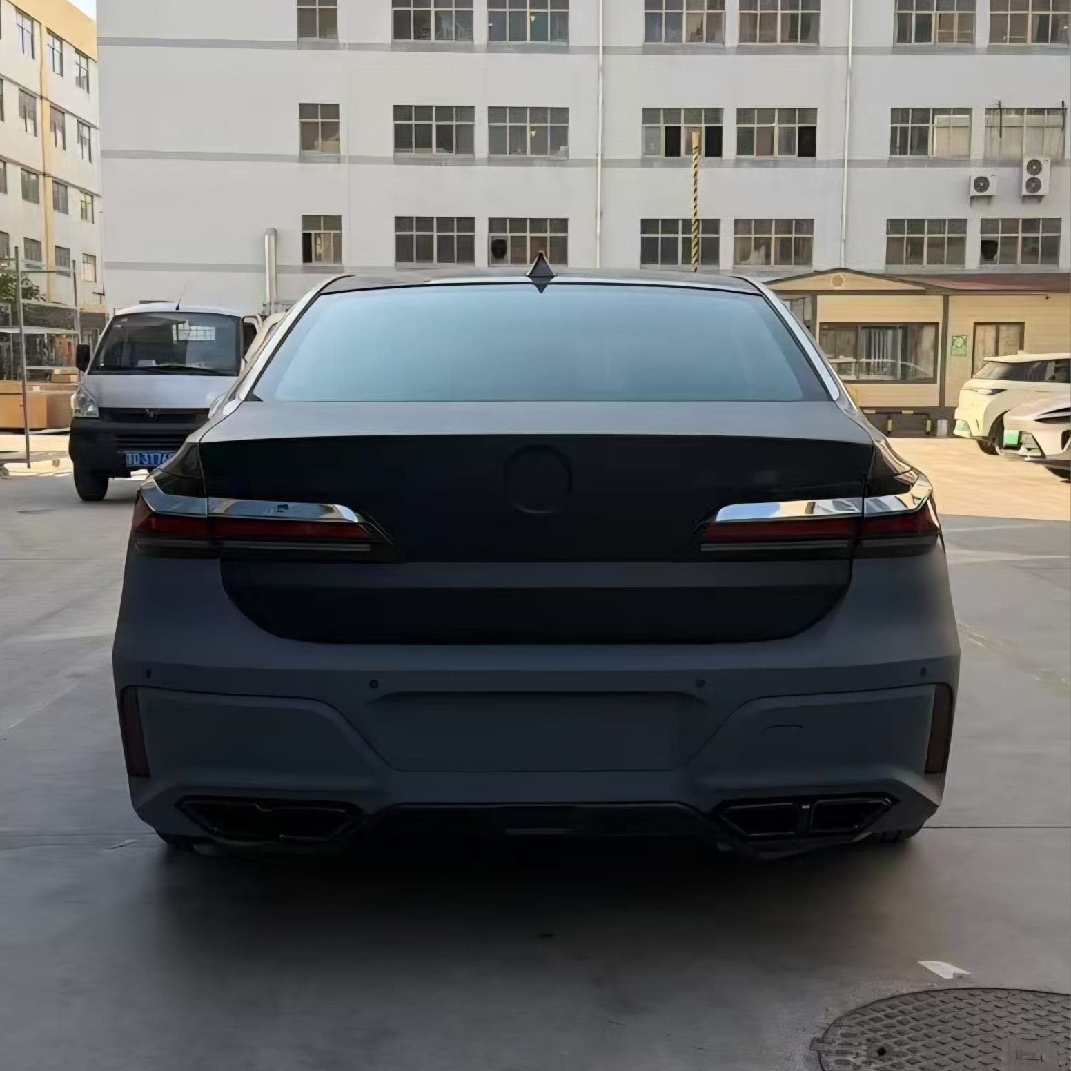 بدي كت BMW للفئة 7 موديل 2009 2015 اصدار 2025 بدون قص رفارف خلفي_بدي كت_28308_1 1